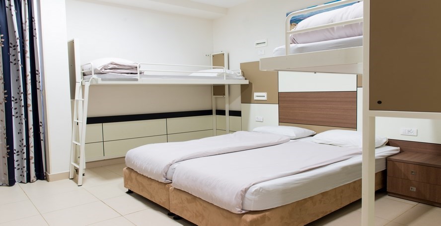 אנ&quotא פוריה - כנרת - חדר משפחתי