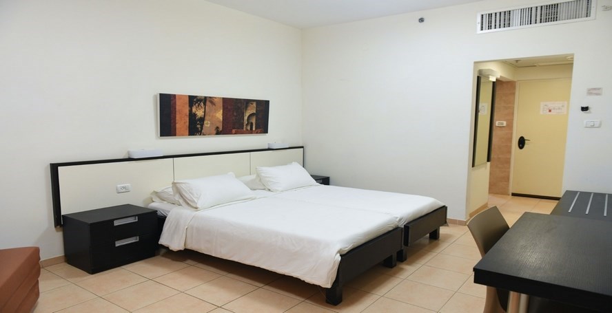 חדר זוגי - אנ&quotא כרי דשא בכנרת