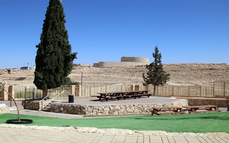 אנ"א מצפה רמון - חצר האכסניה