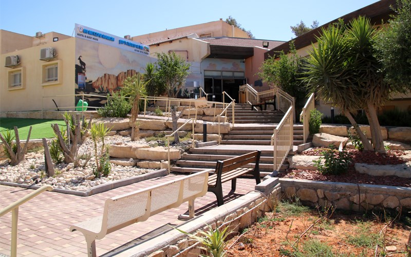 אנ"א מצפה רמון - כניסה לאכסניה